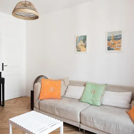 Spacious Duplex Near Montmartre
