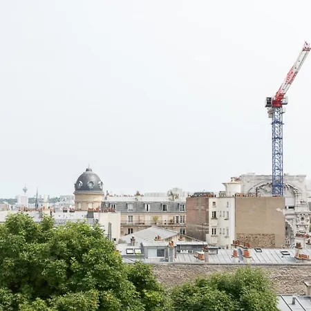 Spacious Duplex Near Montmartre 公寓 *